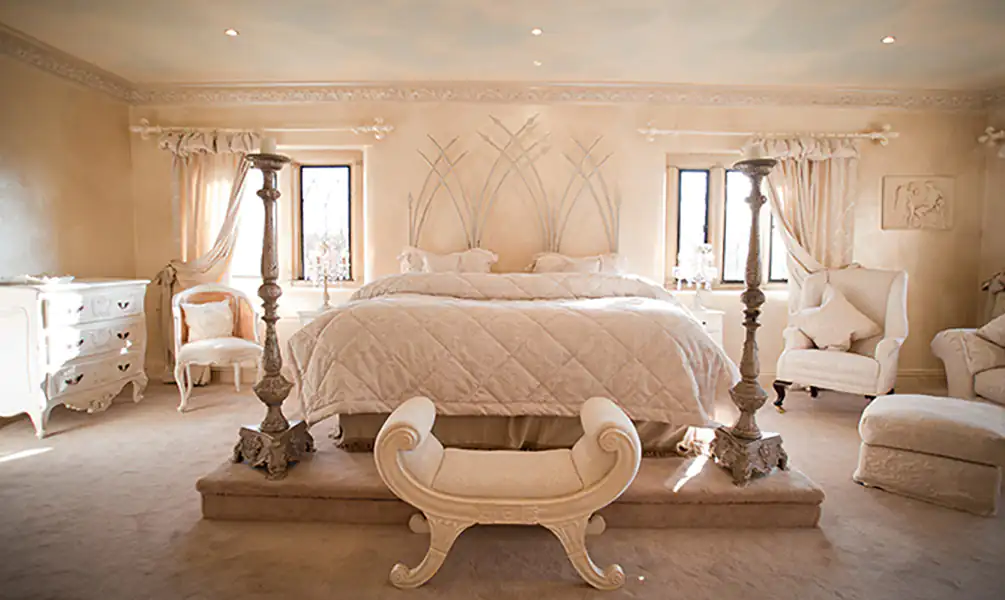 Luxurious Honeymoon Suite